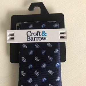 Men’s Navy paisley tie NWT